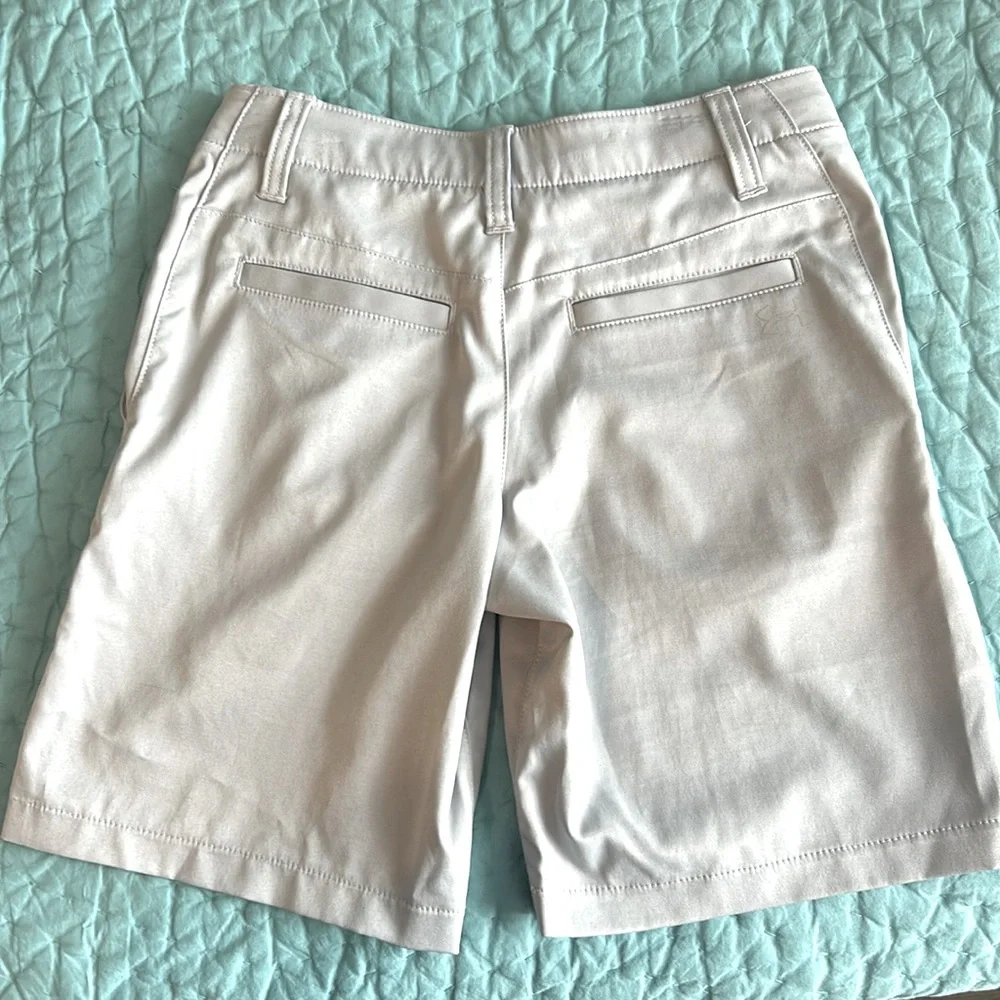 Boys Under Armour golf shorts - Picture 2 of 3